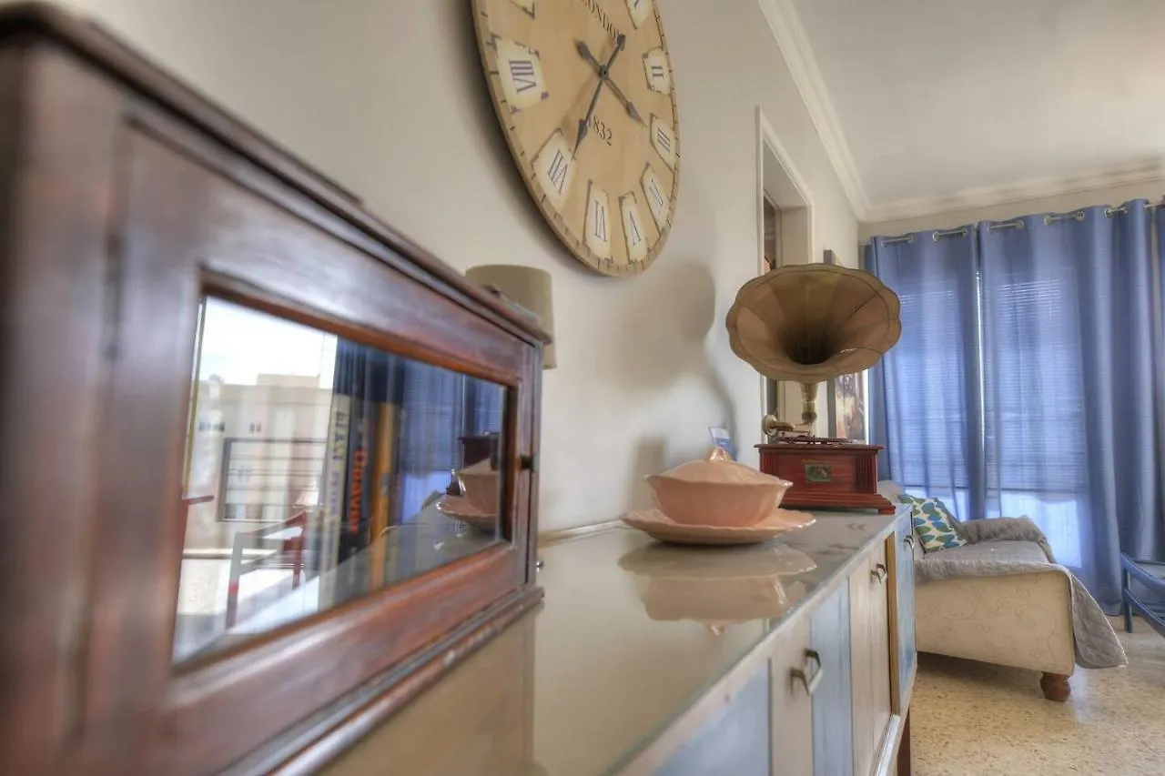 2 Bedroom Flat Near Seafront & Valletta Ferry Rseg1-1 Sliema