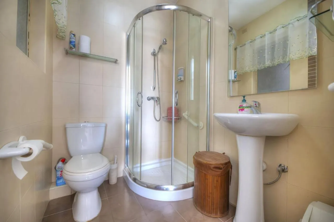 2 Bedroom Flat Near Seafront & Valletta Ferry Rseg1-1 Sliema Malta