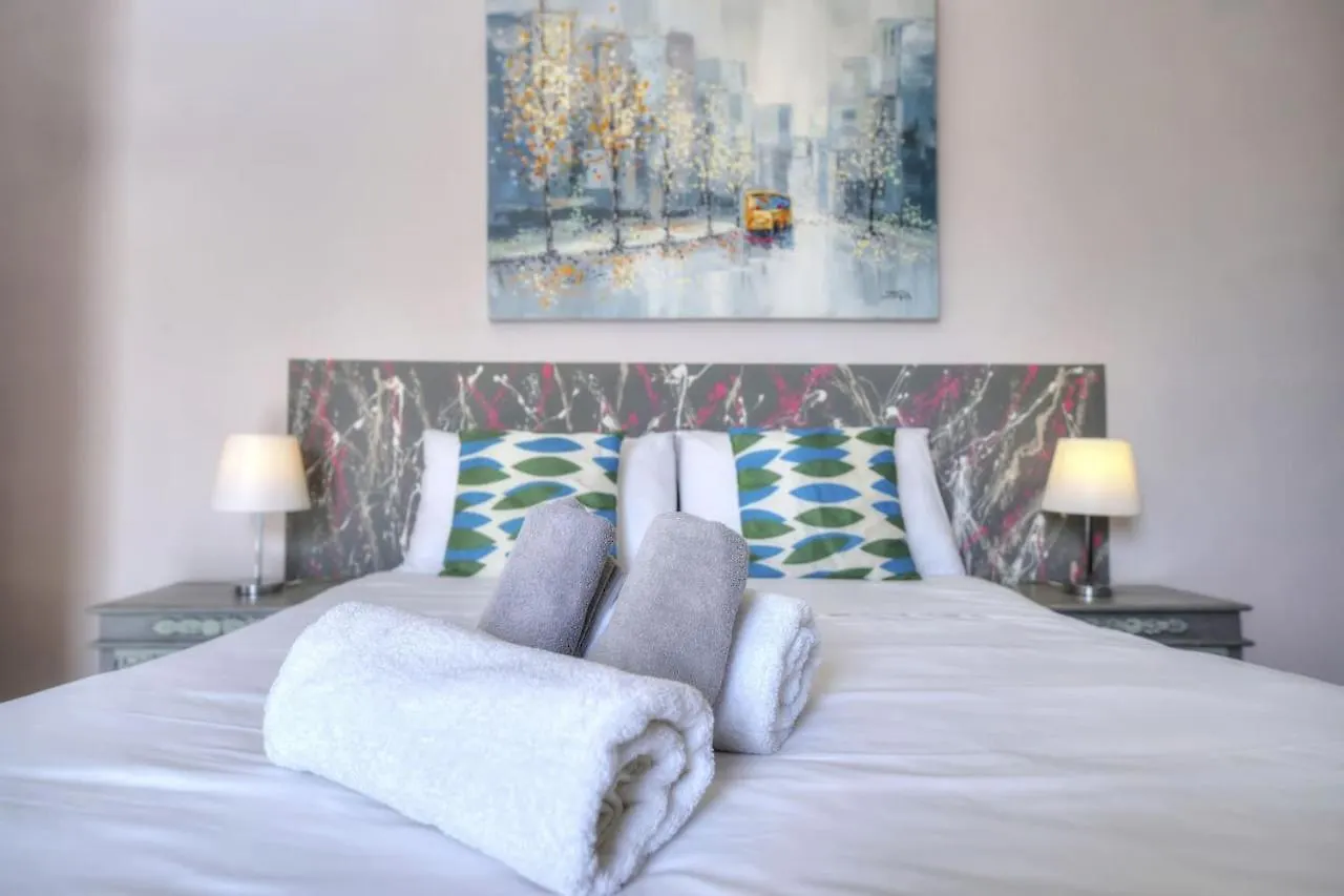 Apartment 2 Bedroom Flat Near Seafront & Valletta Ferry Rseg1-1 Sliema