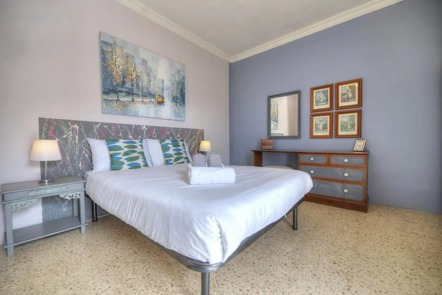 2 Bedroom Flat Near Seafront & Valletta Ferry Rseg1-1 Sliema Malta