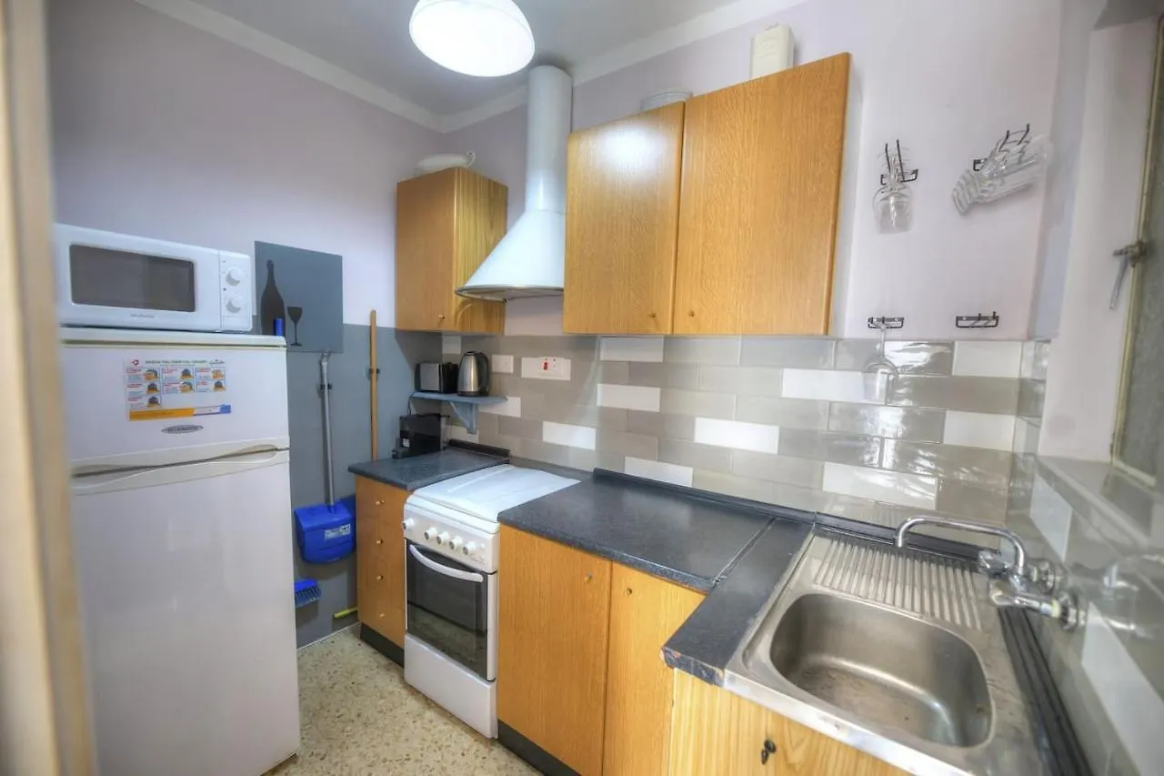 סליאמה 2 Bedroom Flat Near Seafront & Valletta Ferry Rseg1-1 דירה